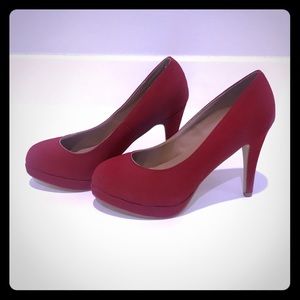 Journee Collection red pumps